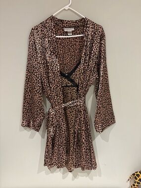 Morgan Taylor Leopard Print Intimate Robe and Gown (2 Piece)